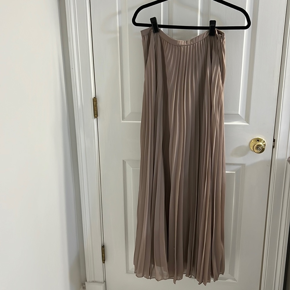 Asos pleated maxi skirt, size 8, new with tags